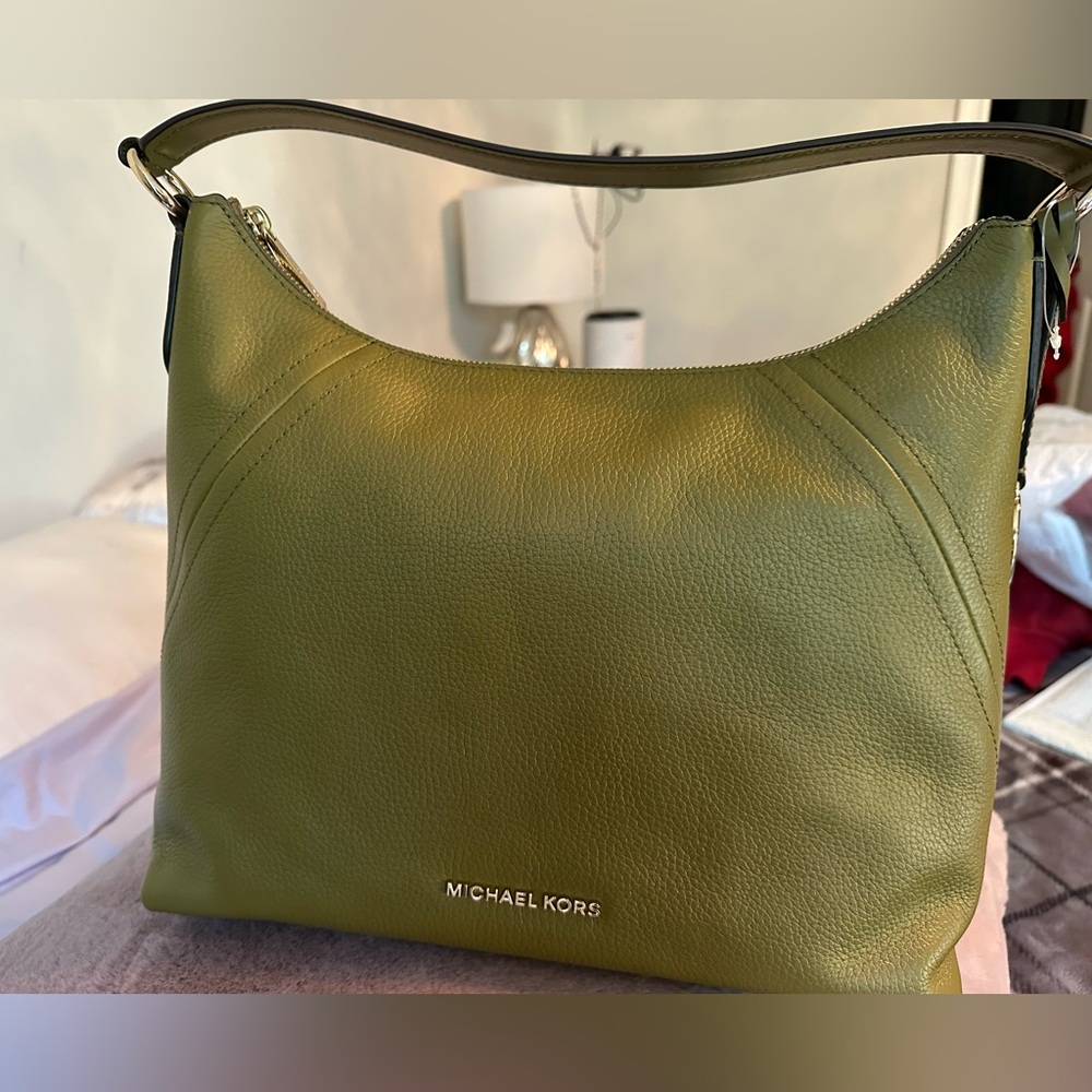⬇️ NWT Michael Kors Aria Pebble Leather Shoulder Bag